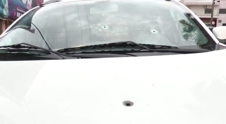 Por não aceitar término de namoro, policial atira em carro de ex-namorada 17 Por não aceitar término de namoro, policial atira em carro de ex-namorada