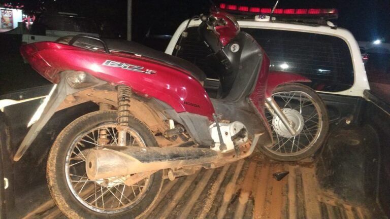 Suspeito de tentar matar mulher com 13 facadas é preso fugindo em moto 18 Suspeito de tentar matar mulher com 13 facadas é preso fugindo em moto