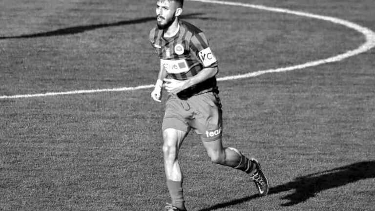 TRISTE - Jogador de futebol morre durante jogo sem assistência médica 17 TRISTE - Jogador de futebol morre durante jogo sem assistência médica
