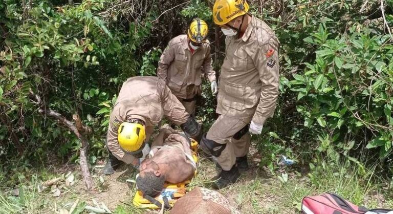Procurado por oito dias, homem é resgatado em buraco de 50 metros