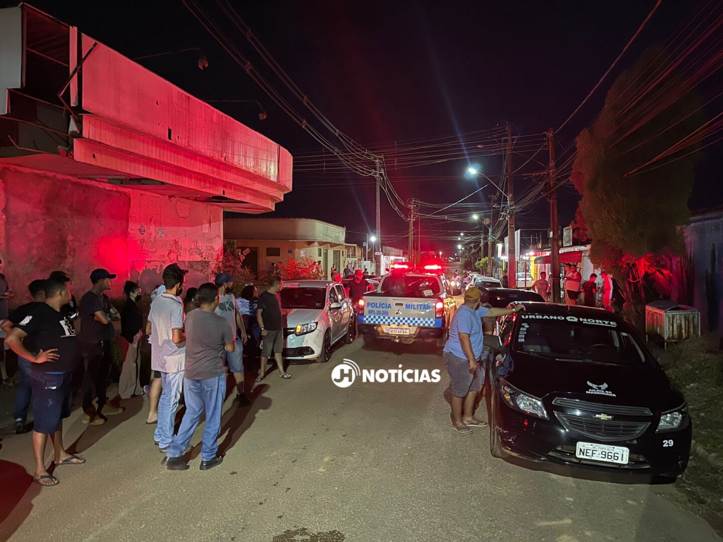Casal abandona moto após ser atropelado por testemunha de roubo