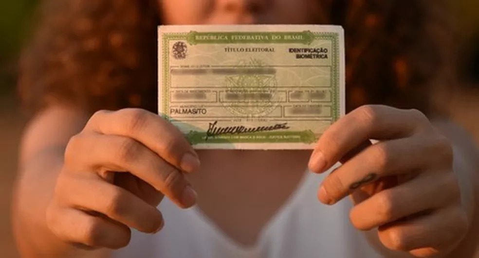 Prazo para tirar o título de eleitor para todos que tenham 16 anos até o dia da eleição vai até 4 de maio