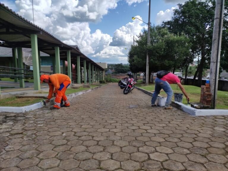 DER promove limpeza de pátios de órgãos públicos em Ouro Preto do Oeste
