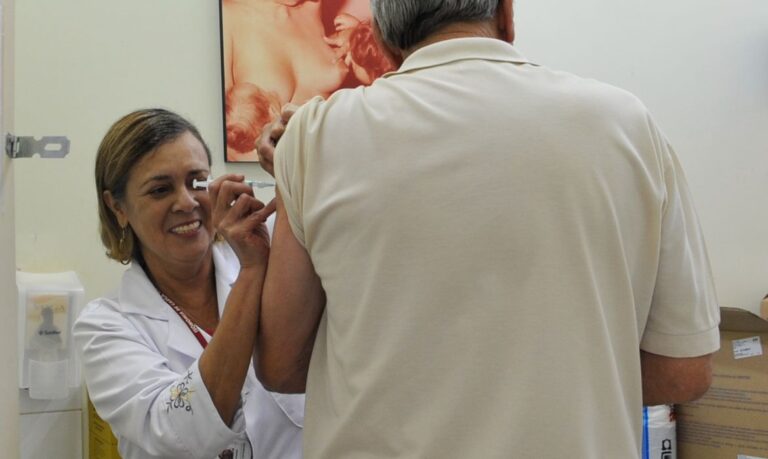 Vacinação contra a gripe começa hoje (04) em todo o país 3 Vacinação contra a gripe começa hoje (04) em todo o país