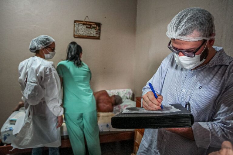 Atendimento do serviço de assistência médica em casa é referência na região Norte com cerca de 480 procedimentos realizados por dia