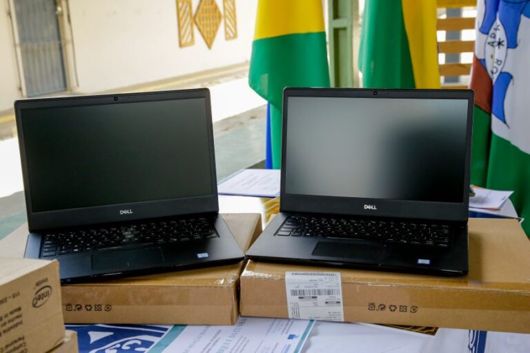 Mais de oito mil notebooks são entregues a professores e equipe pedagógica da Rede Estadual de Ensino