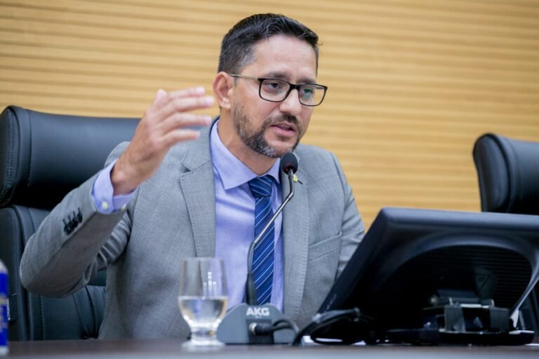 Servidores da Emater emitem nota de agradecimento ao deputado Anderson Pereira por votação que garantiu benefícios à categoria 5 Servidores da Emater emitem nota de agradecimento ao deputado Anderson Pereira por votação que garantiu benefícios à categoria
