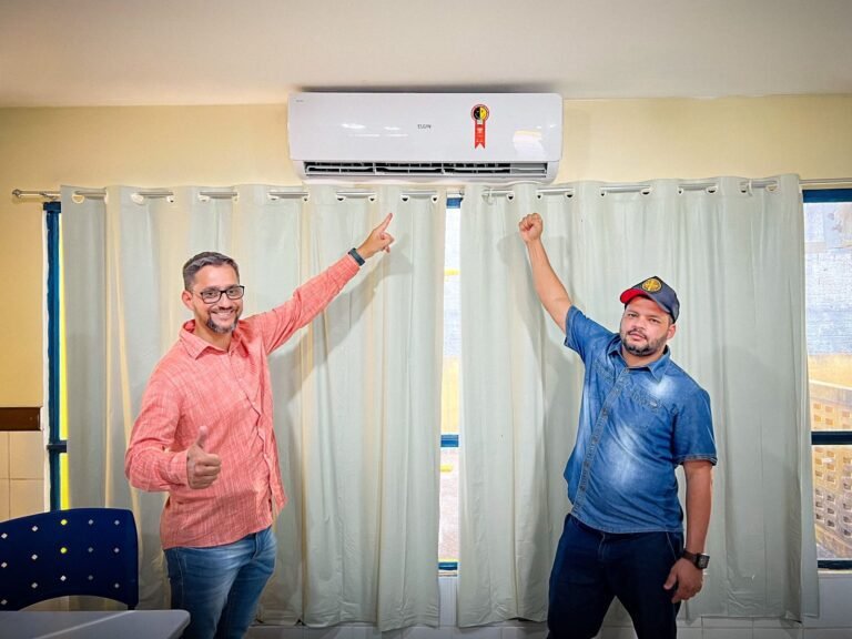 Deputado Anderson e vereador Edevaldo Neves realizam entrega de câmeras de segurança, centrais de ar, computadores e notebooks em escola da capital 10 Deputado Anderson e vereador Edevaldo Neves realizam entrega de câmeras de segurança, centrais de ar, computadores e notebooks em escola da capital