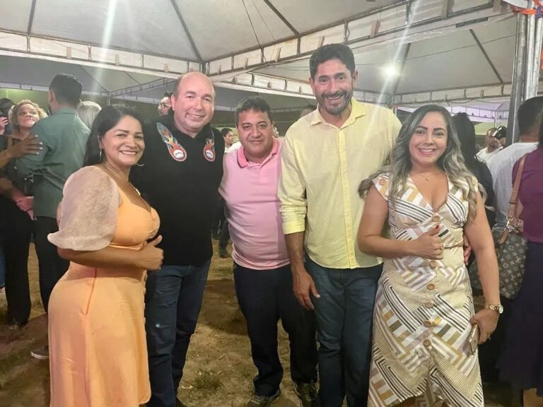 HISTÓRICO – Vereador Márcio Pacele participa de evento que anunciou a pavimentação asfáltica de mais de 120 ruas em Porto Velho 14 HISTÓRICO – Vereador Márcio Pacele participa de evento que anunciou a pavimentação asfáltica de mais de 120 ruas em Porto Velho