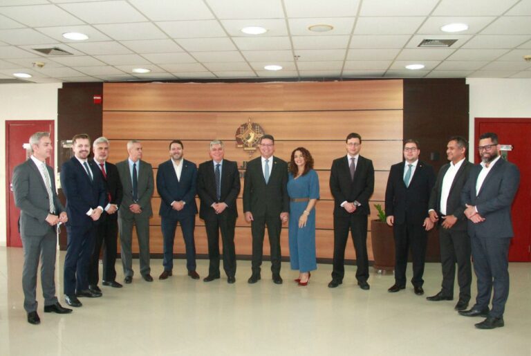 Presidente da Assembleia Legislativa participa de encontro entre chefes de poderes e de instituições 2 Presidente da Assembleia Legislativa participa de encontro entre chefes de poderes e de instituições