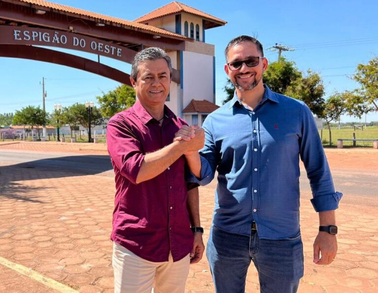 Prefeito reconhece atuação do deputado Anderson Pereira em prol do município de Espigão do Oeste 11 Prefeito reconhece atuação do deputado Anderson Pereira em prol do município de Espigão do Oeste