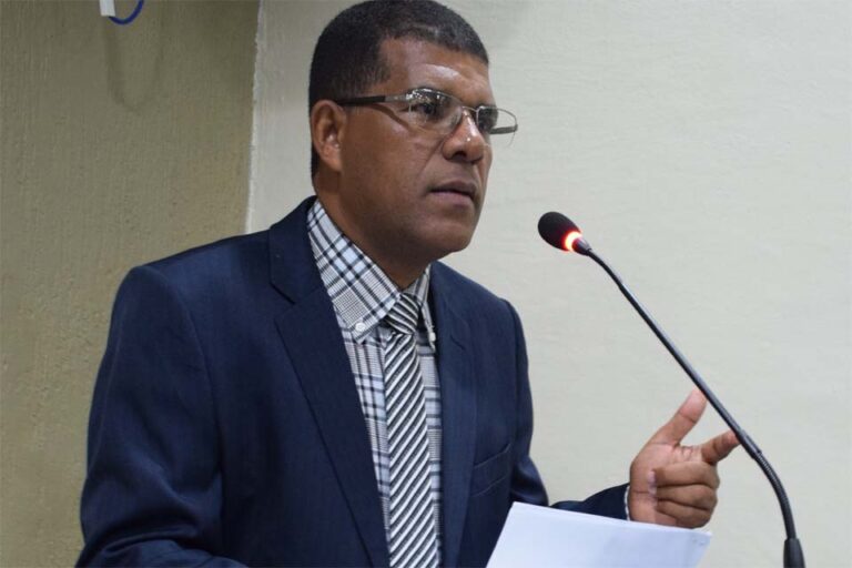 Presidente de Câmara terá de explicar ao TCE de Rondônia lei considerada inconstitucional que fixa salários dos próprios vereadores 20 Presidente de Câmara terá de explicar ao TCE de Rondônia lei considerada inconstitucional que fixa salários dos próprios vereadores