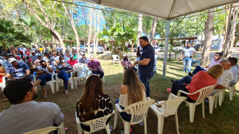Presidente da Assembleia faz intermediação junto ao Governo para a aplicação de R$ 700 mil em Ariquemes 12 Presidente da Assembleia faz intermediação junto ao Governo para a aplicação de R$ 700 mil em Ariquemes