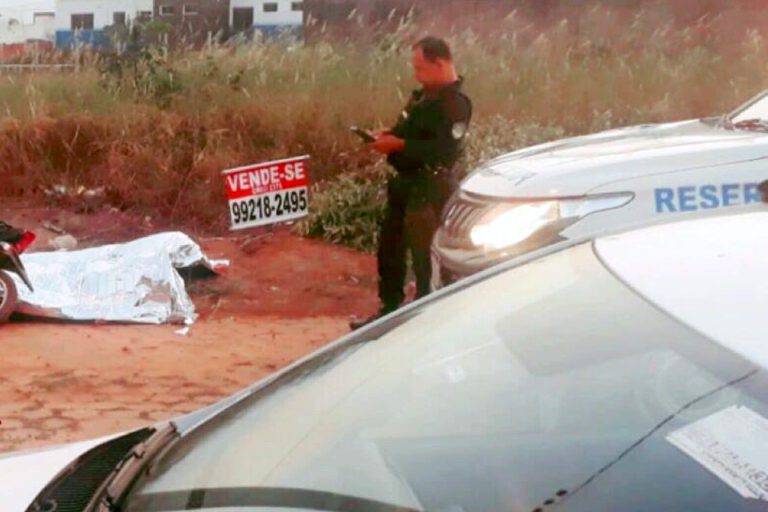 Mulher de 20 anos é morta com várias facadas na frente do filho de três anos 13 Mulher de 20 anos é morta com várias facadas na frente do filho de três anos