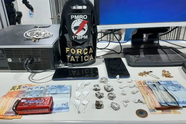 Dupla é flagrada com drogas e dinheiro no Nacional 4 Dupla é flagrada com drogas e dinheiro no Nacional
