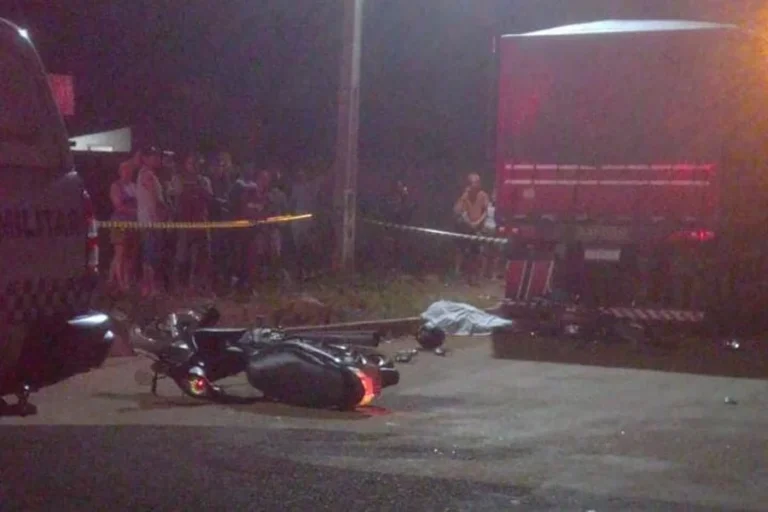 Jovem motociclista morre em acidente com carreta em Rondônia 16 Jovem motociclista morre em acidente com carreta em Rondônia