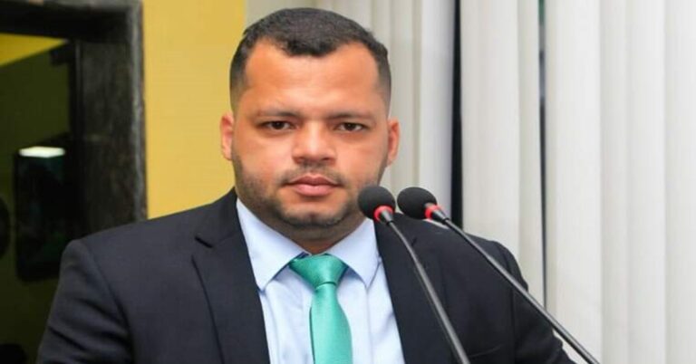 Vereador Edevaldo Neves pede implantação de lixeiras na praça do Bairro Tucumanzal 13 Vereador Edevaldo Neves pede implantação de lixeiras na praça do Bairro Tucumanzal