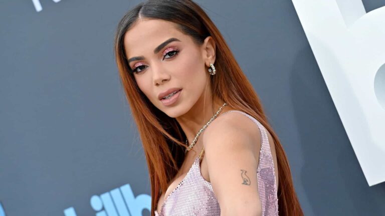 Pai de Santo mostra Anitta em uma cerimônia de Candomblé 13 Pai de Santo mostra Anitta em uma cerimônia de Candomblé