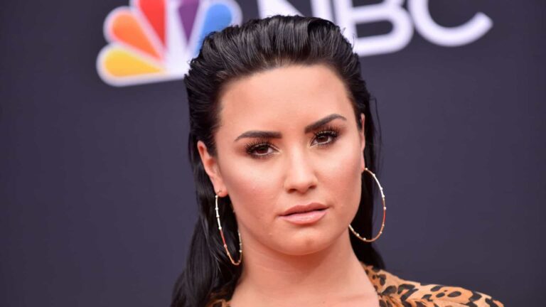 Demi Lovato anuncia aposentadoria dos palcos para cuidar da saúde 16 Demi Lovato anuncia aposentadoria dos palcos para cuidar da saúde