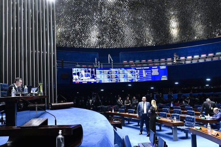 Senado inicia votação da PEC da Transição 8 Senado inicia votação da PEC da Transição