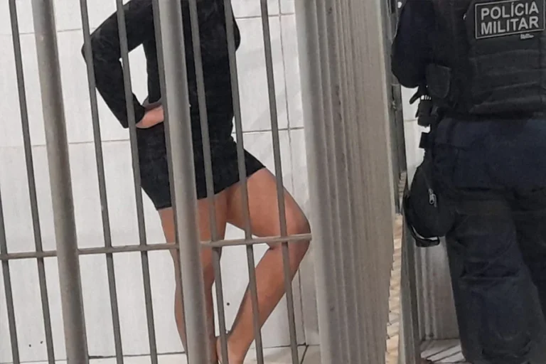 MULA DO TRÁFICO: Jovem é presa em hotel tentando levar cocaína da capital para Brasília 3 MULA DO TRÁFICO: Jovem é presa em hotel tentando levar cocaína da capital para Brasília