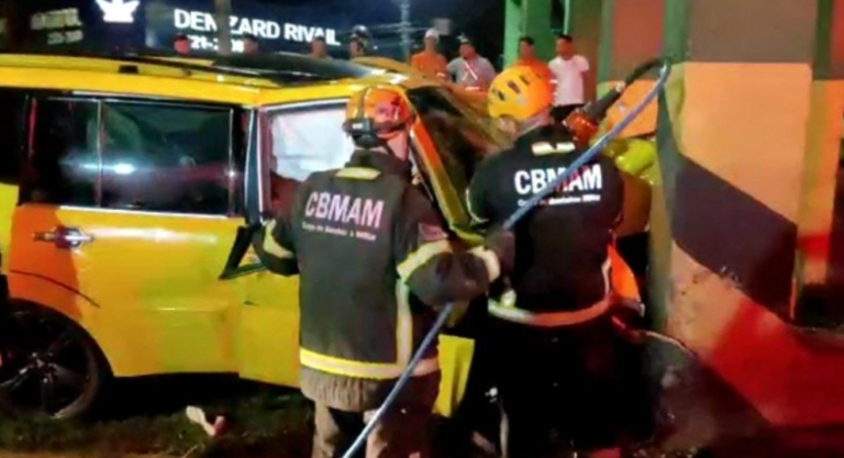 Cantor Wanderley Andrade tem carro destruído em acidente 11 Cantor Wanderley Andrade tem carro destruído em acidente