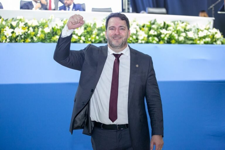 Alex Redano vai comandar a Assembleia Legislativa no segundo biênio 6 Alex Redano vai comandar a Assembleia Legislativa no segundo biênio