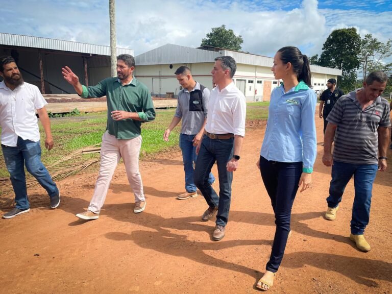 PONTA DO ABUNÃ – Presidente da Câmara fiscaliza obras e participa de entrega de licença ambiental 4 PONTA DO ABUNÃ – Presidente da Câmara fiscaliza obras e participa de entrega de licença ambiental