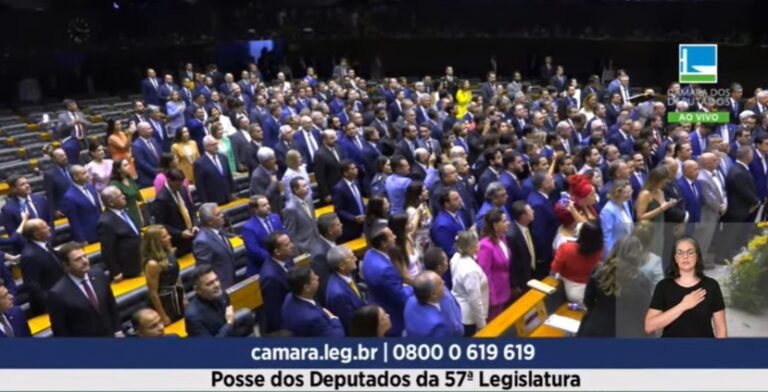 SESSÃO SOLENE – Confira o juramento feito pelos deputados federais para tomar posse 9 SESSÃO SOLENE – Confira o juramento feito pelos deputados federais para tomar posse