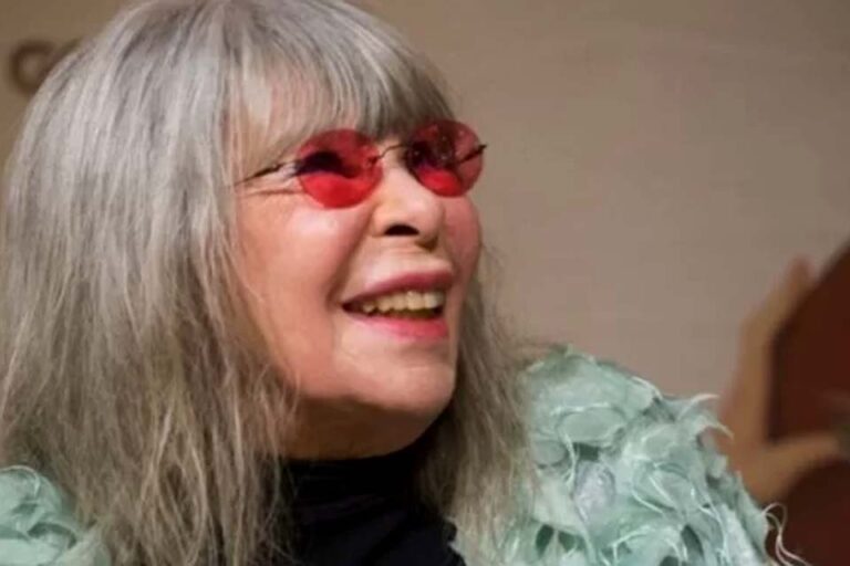 Após boatos de morte, filho de Rita Lee mostra cantora tomando sorvete: 'Não caiam em fake news' 10 Após boatos de morte, filho de Rita Lee mostra cantora tomando sorvete: 'Não caiam em fake news'