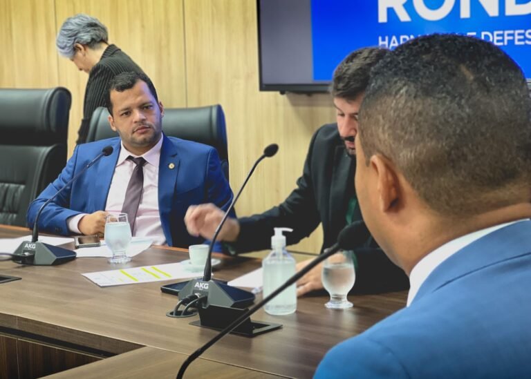 Deputado Edevaldo Neves recebe superintendente da Sejucel na Comissão de Esporte, Turismo e Lazer 14 Deputado Edevaldo Neves recebe superintendente da Sejucel na Comissão de Esporte, Turismo e Lazer