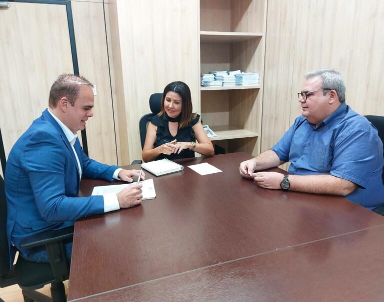 SONHO ANTIGO – Deputado anuncia que Guajará terá 100 vagas de medicina 13 SONHO ANTIGO – Deputado anuncia que Guajará terá 100 vagas de medicina