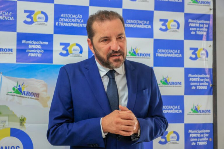 SOLENIDADE - Prefeito de Porto Velho toma posse como novo presidente da Associação Rondoniense de Municípios 6 SOLENIDADE - Prefeito de Porto Velho toma posse como novo presidente da Associação Rondoniense de Municípios