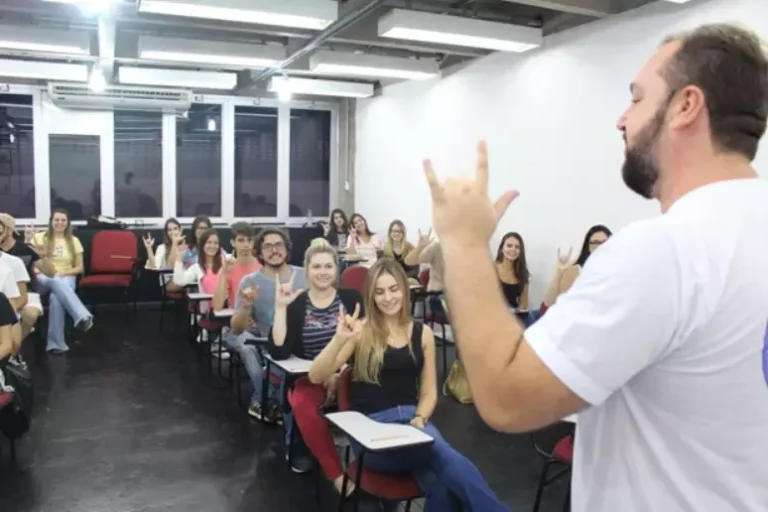 OBRIGATÓRIO – Deputado de RO quer LIBRAS no ensino superior 14 OBRIGATÓRIO – Deputado de RO quer LIBRAS no ensino superior
