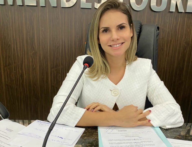 ENTREVISTA – Prefeita diz sofrer por “obsessão” de vereador 20 ENTREVISTA – Prefeita diz sofrer por “obsessão” de vereador