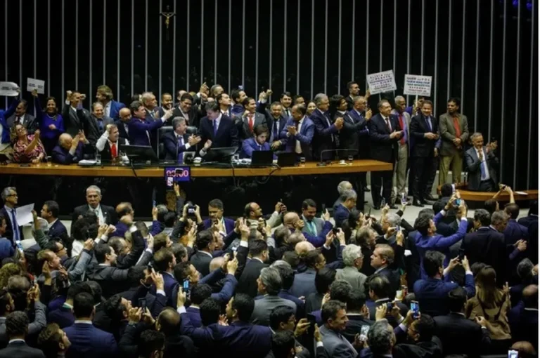 REFORMA TRIBUTÁRIA – Bancada de RO vota “sim” para isentar igrejas e entidades 13 REFORMA TRIBUTÁRIA – Bancada de RO vota “sim” para isentar igrejas e entidades
