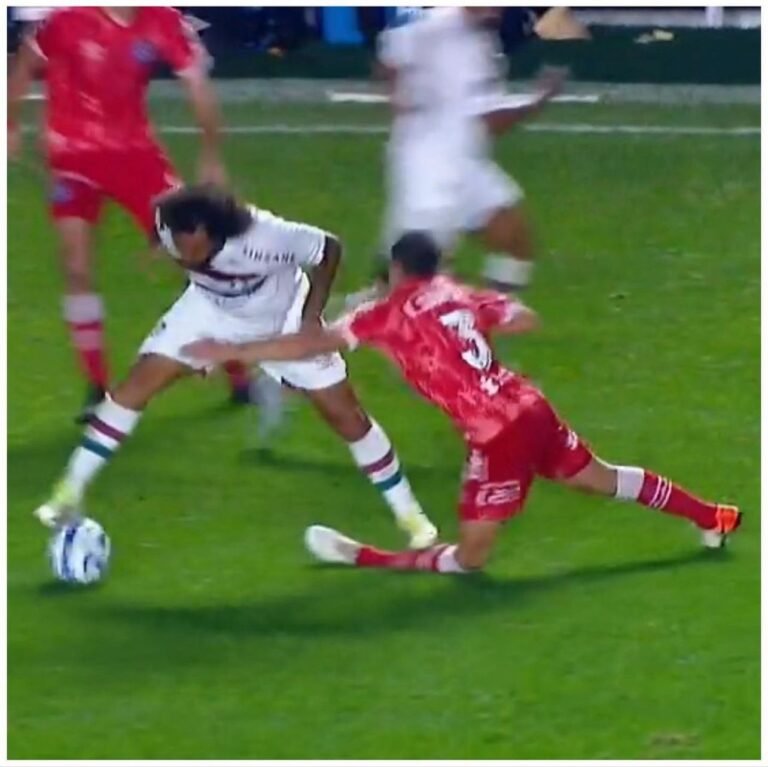 VÍDEO - Jogador de time argentino quebra a perna em lance com Marcelo 5 VÍDEO - Jogador de time argentino quebra a perna em lance com Marcelo