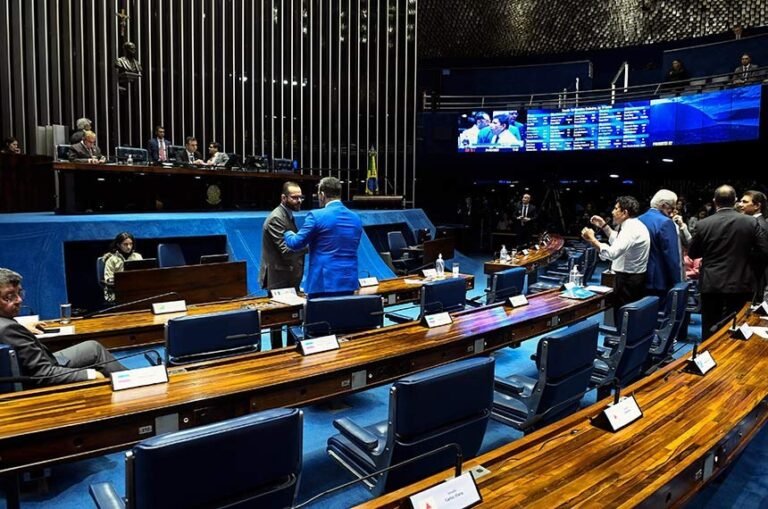 EM SETEMBRO – Senado irá votar transposição de servidores até 1991 3 EM SETEMBRO – Senado irá votar transposição de servidores até 1991