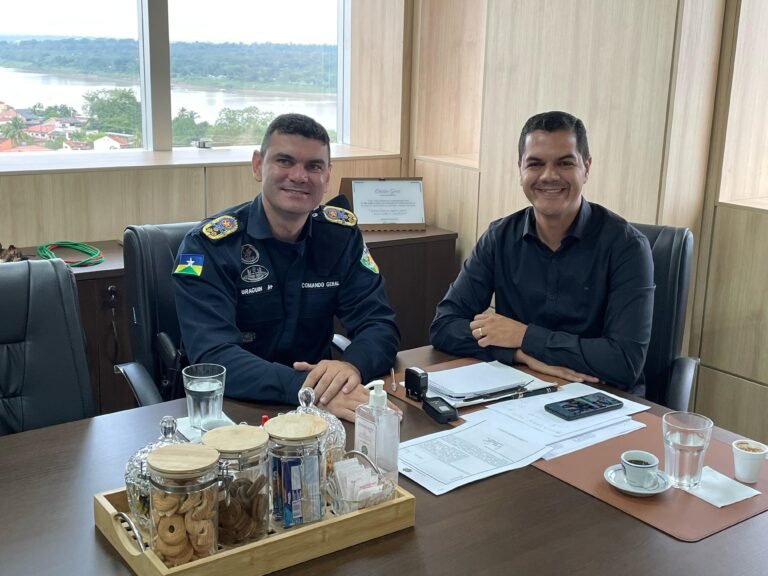 Deputado Cássio Gois recebe Comandante-Geral da Polícia Militar de Rondônia e reforça pedido de reforma em Base Comunitária de Cacoal 14 Deputado Cássio Gois recebe Comandante-Geral da Polícia Militar de Rondônia e reforça pedido de reforma em Base Comunitária de Cacoal