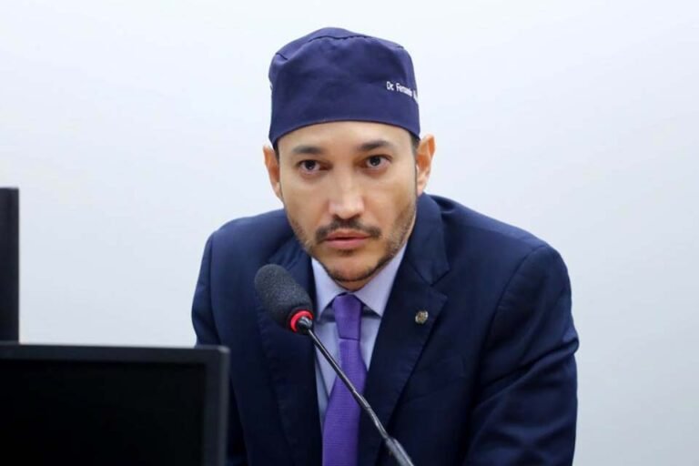 Deputado Fernando Máximo apresenta projeto que criminaliza filmar partes íntimas sem autorização 6 Deputado Fernando Máximo apresenta projeto que criminaliza filmar partes íntimas sem autorização
