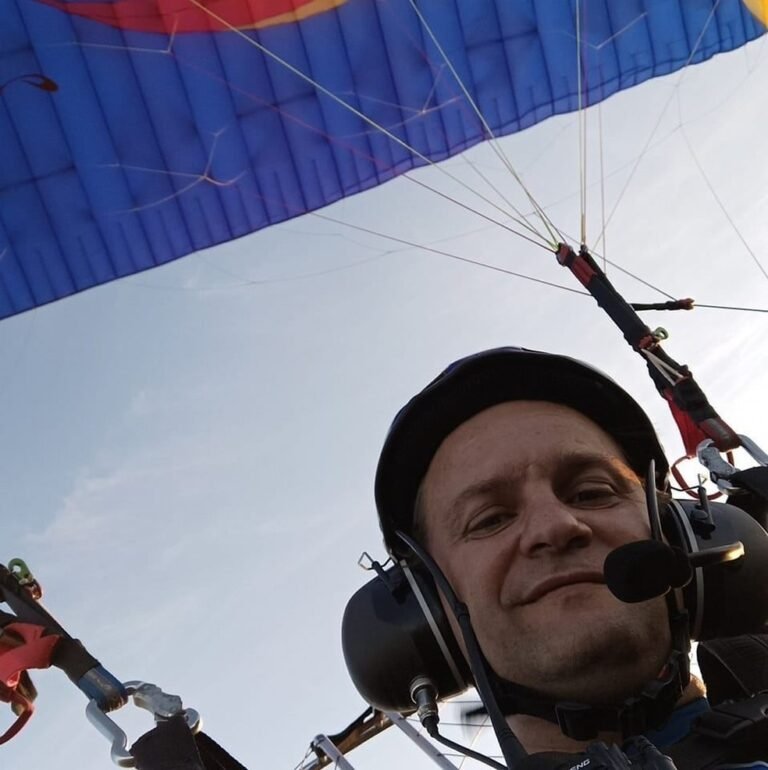 Empresário perde a vida em queda de paramotor durante atividade recreativa, em RO 15 Empresário perde a vida em queda de paramotor durante atividade recreativa, em RO