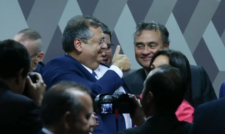 Senado aprova indicação de Flávio Dino para ministro do STF 1 Senado aprova indicação de Flávio Dino para ministro do STF