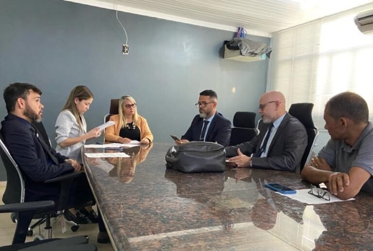 Vereadora Márcia Socorristas Animais participa de reunião para tratar sobre hospital veterinário 11 Vereadora Márcia Socorristas Animais participa de reunião para tratar sobre hospital veterinário