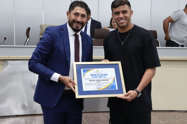 Vereador Márcio Pacele entrega Moção de Aplausos ao goleiro Mycael Pontes por destaque no Futebol 5 Vereador Márcio Pacele entrega Moção de Aplausos ao goleiro Mycael Pontes por destaque no Futebol