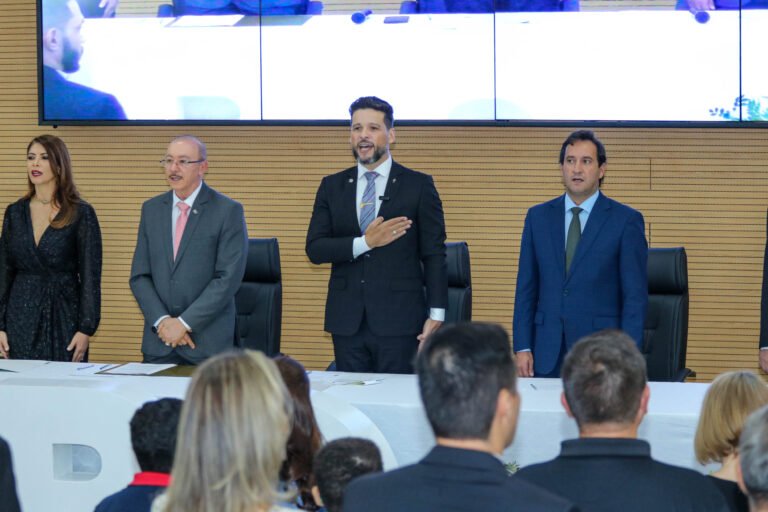 Camargo homenageia magistrados de Rondônia com título honorífico de Honra ao mérito 16 Camargo homenageia magistrados de Rondônia com título honorífico de Honra ao mérito