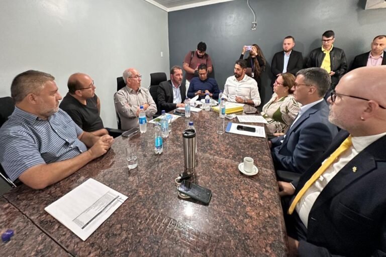 Vereadores de Porto Velho conseguem R$ 30 milhões para beneficiar distritos com bloqueteamento de ruas 15 Vereadores de Porto Velho conseguem R$ 30 milhões para beneficiar distritos com bloqueteamento de ruas