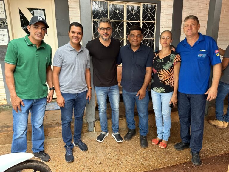 Deputados Cássio Gois e Thiago Flores caminham juntos em intensa agenda em Espigão D'Oeste 2 Deputados Cássio Gois e Thiago Flores caminham juntos em intensa agenda em Espigão D'Oeste