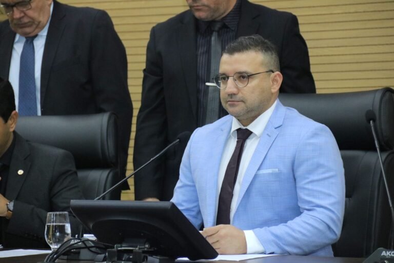 Deputado Ribeiro reforça saúde da capital destinando emenda para aquisição de ambulância 13 Deputado Ribeiro reforça saúde da capital destinando emenda para aquisição de ambulância