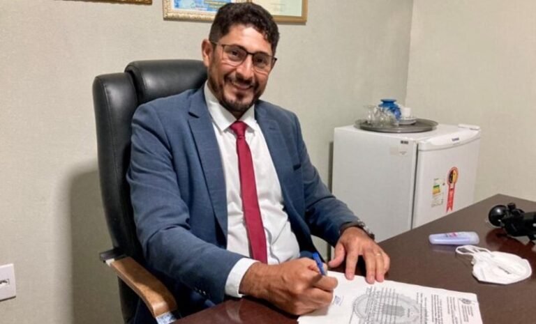Vereador Márcio Pacele: Defensor da Fiscalização das Contas Públicas através da Lei Municipal da Transparência 20 Vereador Márcio Pacele: Defensor da Fiscalização das Contas Públicas através da Lei Municipal da Transparência