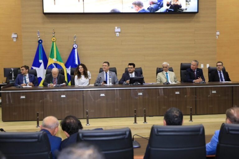Governo de RO fortalece transparência e união de esforços durante abertura do Ano Legislativo 18 Governo de RO fortalece transparência e união de esforços durante abertura do Ano Legislativo